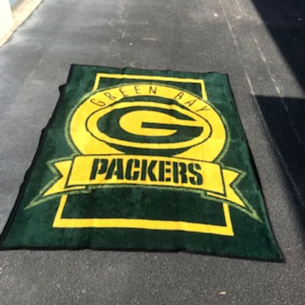 Green Bay Packers Size: 60'' x 80'' Cozy Plush Throw Blanket . New in Packaging